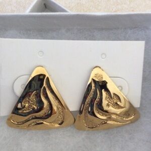 Gold plated Pierced Earrings.